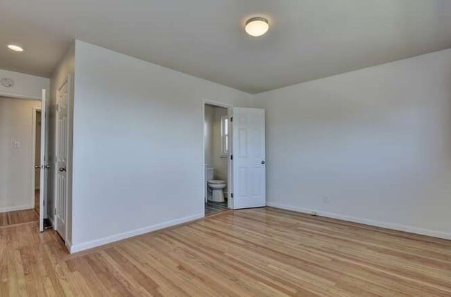Building Photo - 3 bed 2 bath home for rent in San Mateo