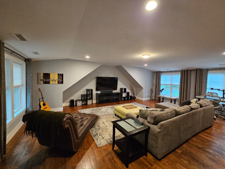 Building Photo - 25 Meridian Ridge Dr