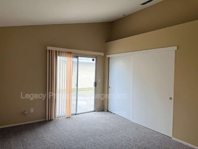 Building Photo - 7733 Robinette Rd