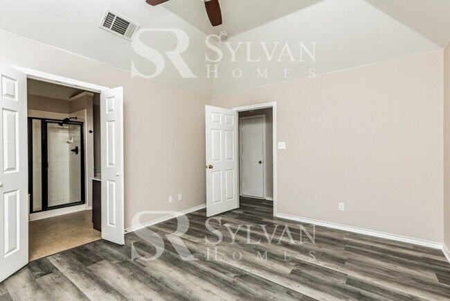 Building Photo - Enjoy living the good life in this 3 bedroom, 2 bathroom home