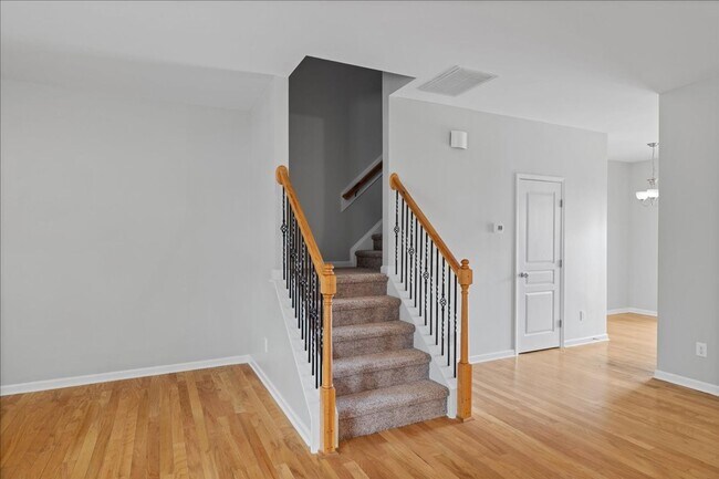 Building Photo - Well Maintained Three Bedroom Home!