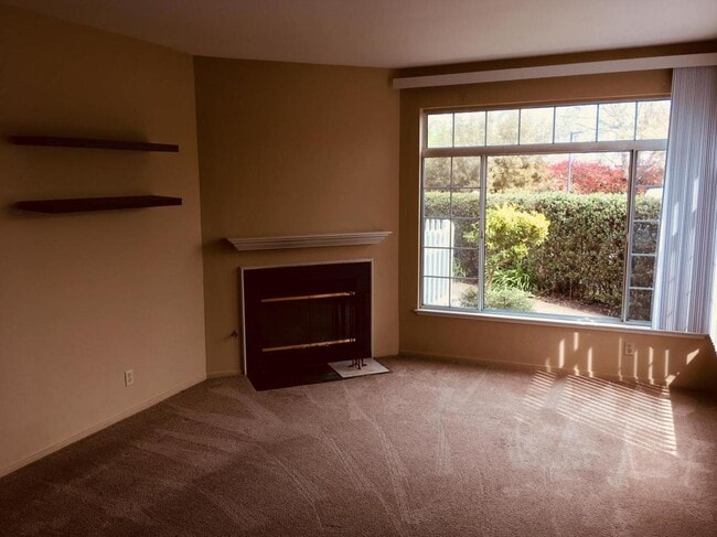 Building Photo - Bright Richmond home with space, character, and everyday ease