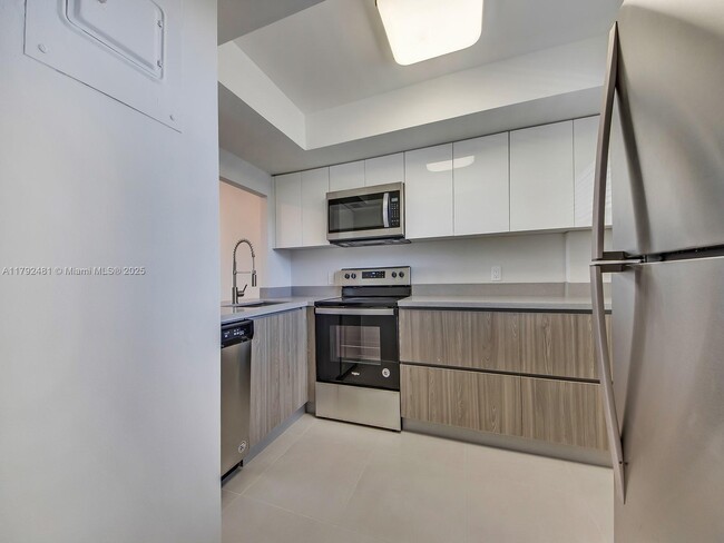 Building Photo - 108 Royal Pk Dr