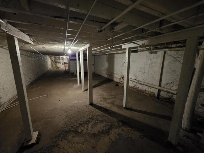 Building Photo - 122 S Water St