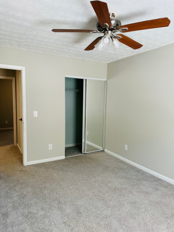 Building Photo - 208 Oak Grove Way