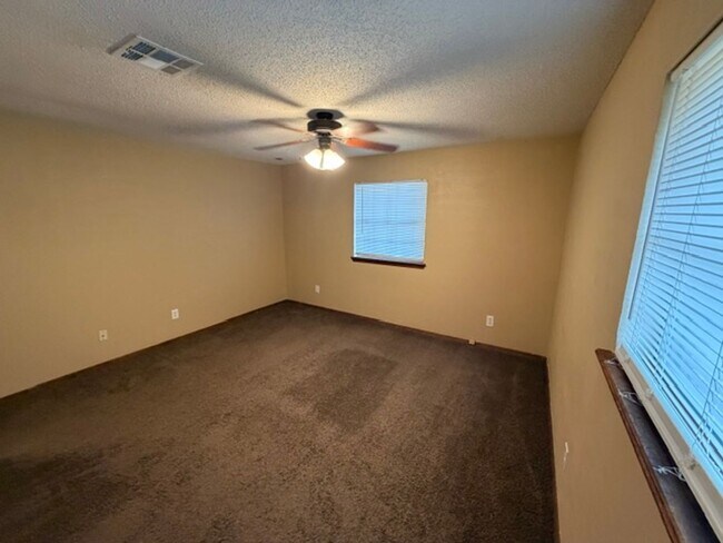 Building Photo - Wonderful east Norman home! Three bed, two bath, two car garage, fully fenced yard!
