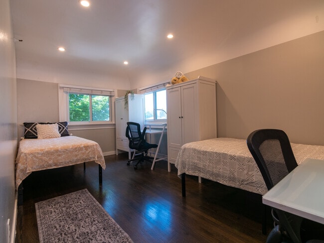 Standard-Shared - 2335 Warring