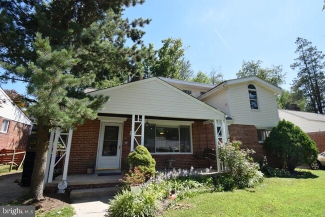 Building Photo - 1507 Oakview Dr