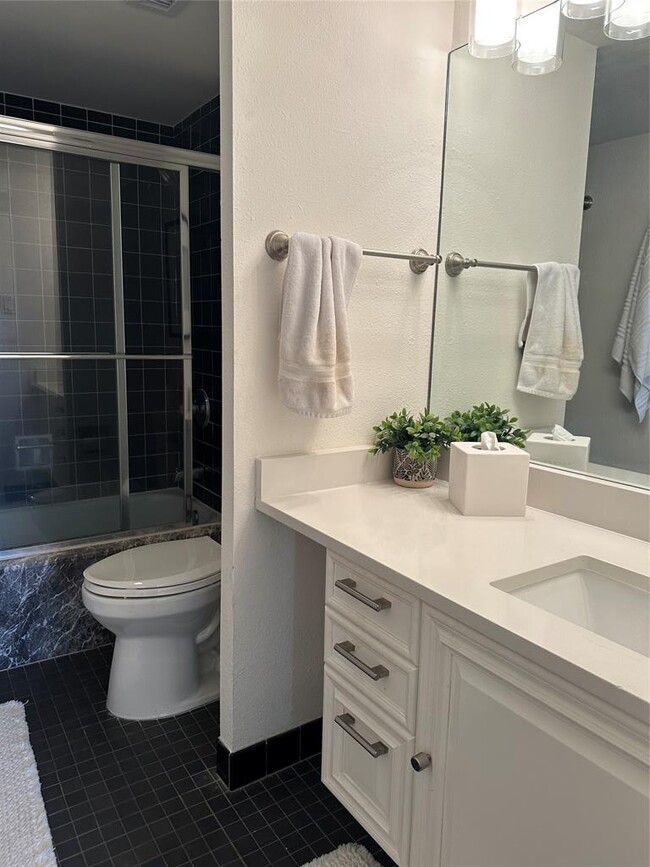 Building Photo - 1122 Colorado St