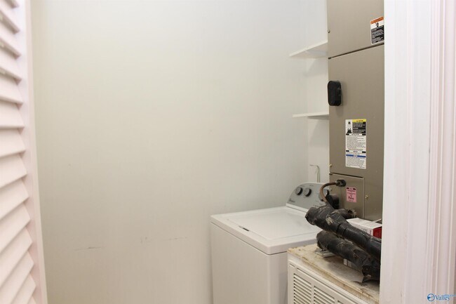 Building Photo - 364 Oakland Rd