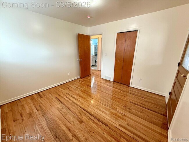 Building Photo - 5627 Clippert St