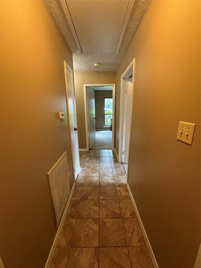 Building Photo - 15702 Oxenford Dr