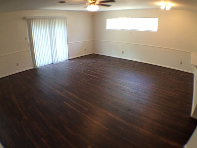 Building Photo - Charismatic 3 Bed 2 Bath Home!