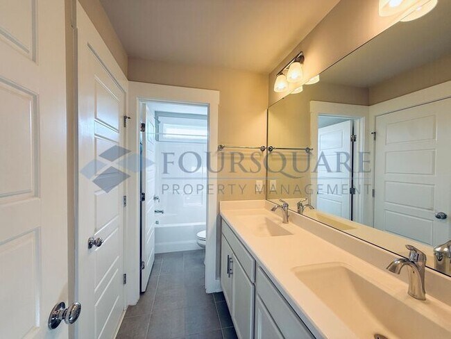Building Photo - Lovely 3-Bedroom Home with Granite Kitchen, Office Nook & Finished Garage – Near Downtown Knightd...