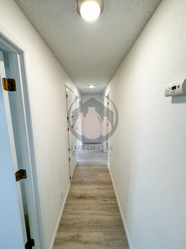 Building Photo - Beautifully Renovated Home -