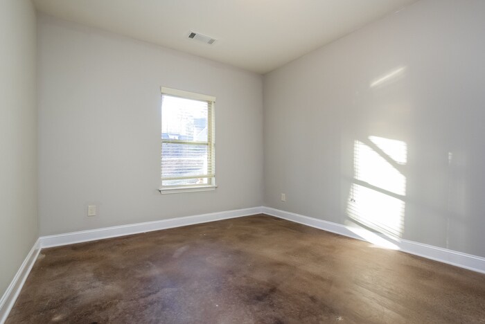 Building Photo - 333 Castle Top Ln SE