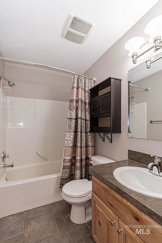 Building Photo - 2221 Frontier Dr