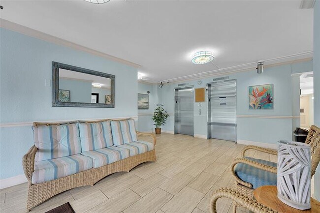 Building Photo - 3150 N Palm Aire Dr