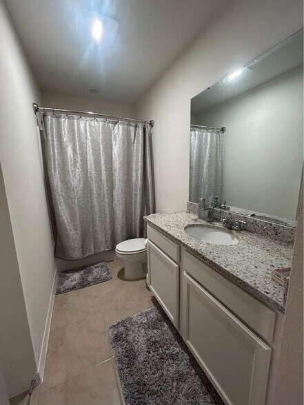 Building Photo - 1623 Thicket Ave