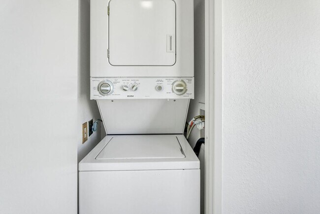 Building Photo - 8878 Regents Rd