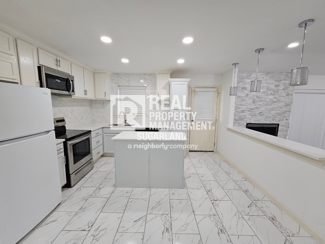 Building Photo - Gorgeous One Story Home in Sugar Land, TX