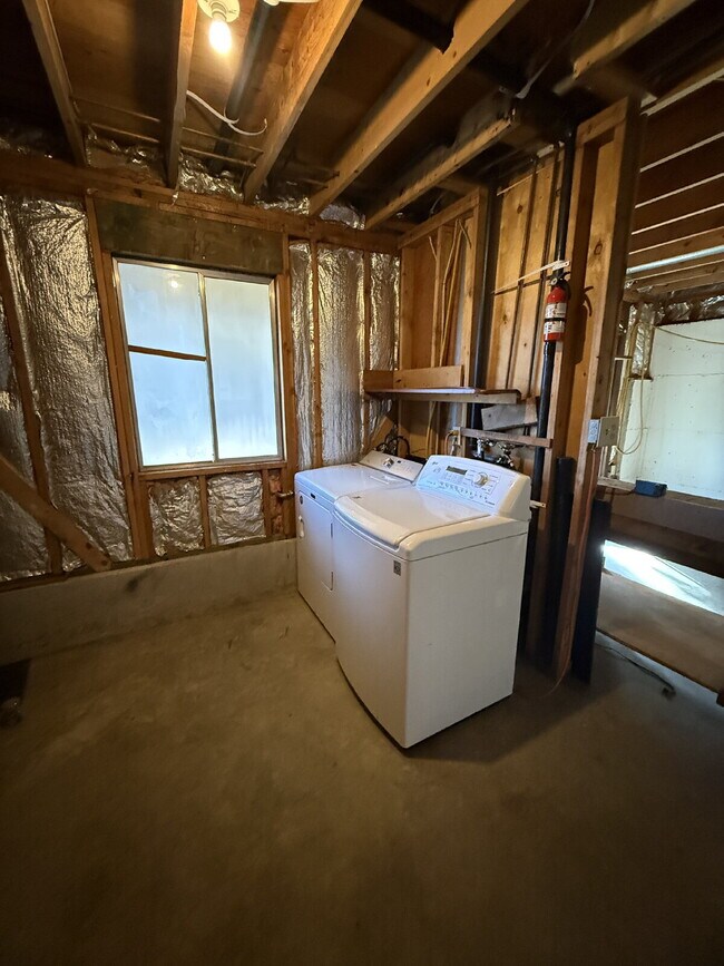 Building Photo - "Charming 3-Bedroom Home with Cozy Firepla...