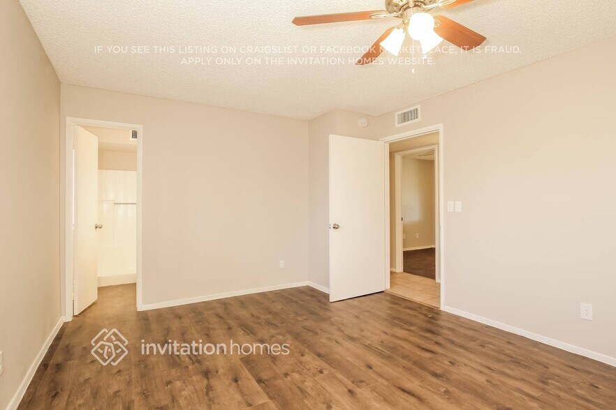 Building Photo - 2525 E Libby St