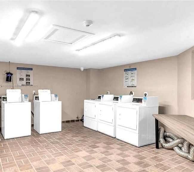 Building Photo - 8760 SW 133rd Avenue Rd