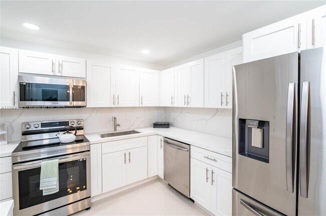 Building Photo - 2780 NE 183rd St