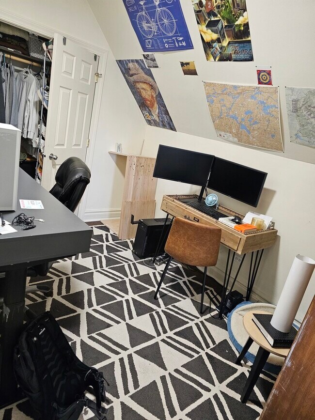 Building Photo - 3040 N Clybourn Ave