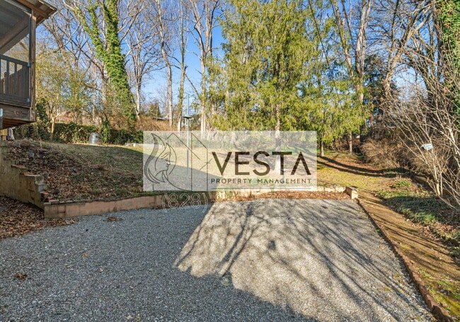 Building Photo - 18 Canterbury Rd