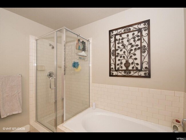 Building Photo - 1293 S Mountain Crest Dr