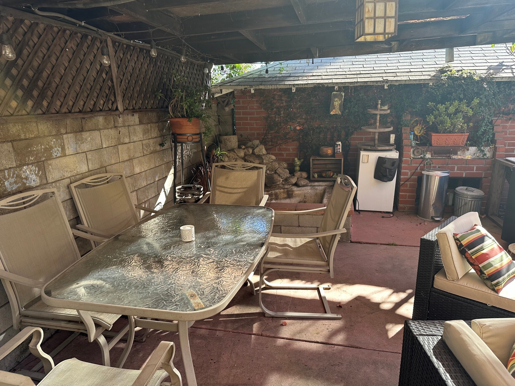 Patio Dining Table, patio fridge - 4680 College View Ave