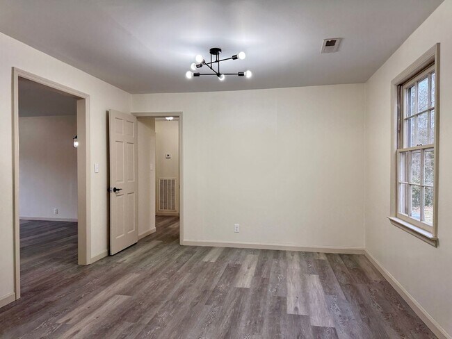 Building Photo - 1820 Tunnel Blvd