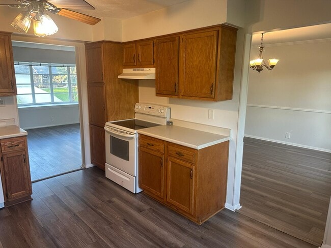 Building Photo - 4305 E Maple Manor Pkwy