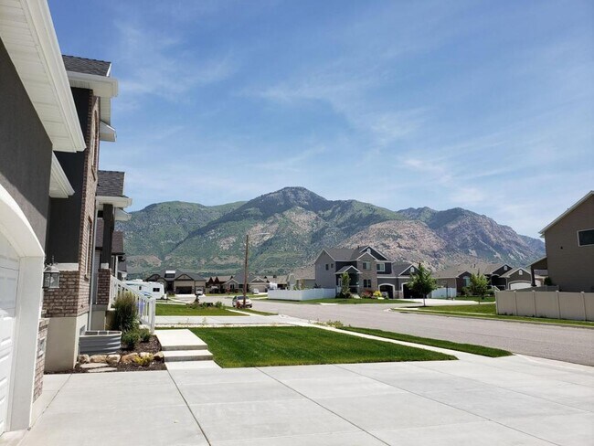 Building Photo - 42 E 1825 N