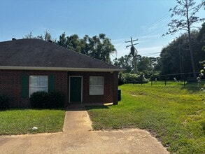 Building Photo - 2 bedroom 2 bath