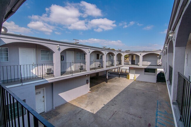 Building Photo - West Adams Studios