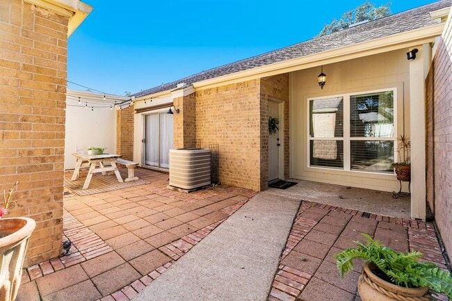 Building Photo - 1814 Veranda Dr