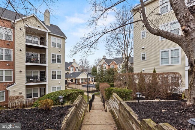 Building Photo - 4131 Fountainside Ln