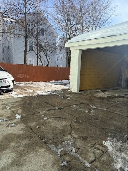 Building Photo - 43 Harvest St