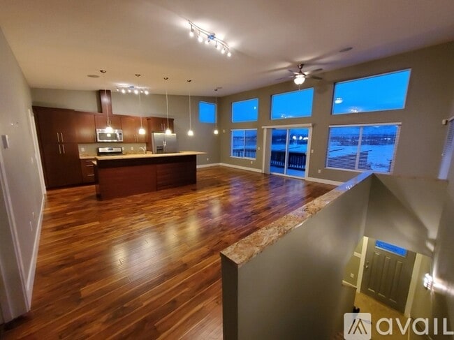 Building Photo - 2949 E Palmdale Dr