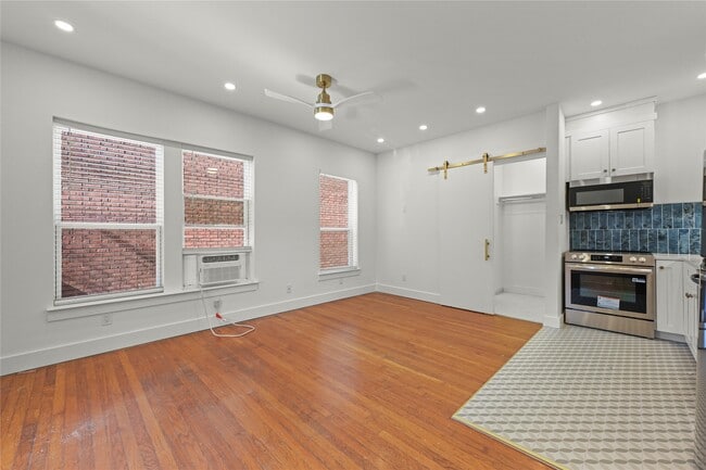 Building Photo - 808 Sul Ross St