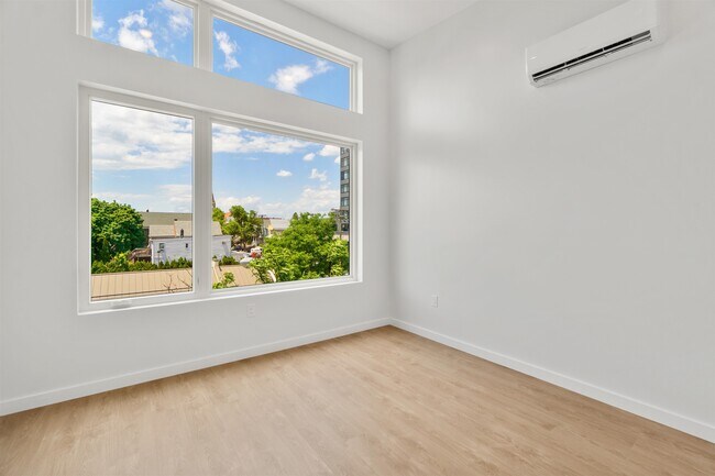 Building Photo - 952 Broadway