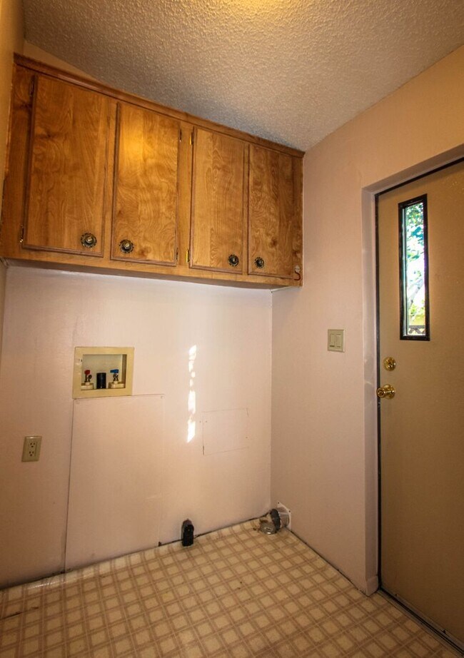 Building Photo - 2851 Smoke Tree Ln