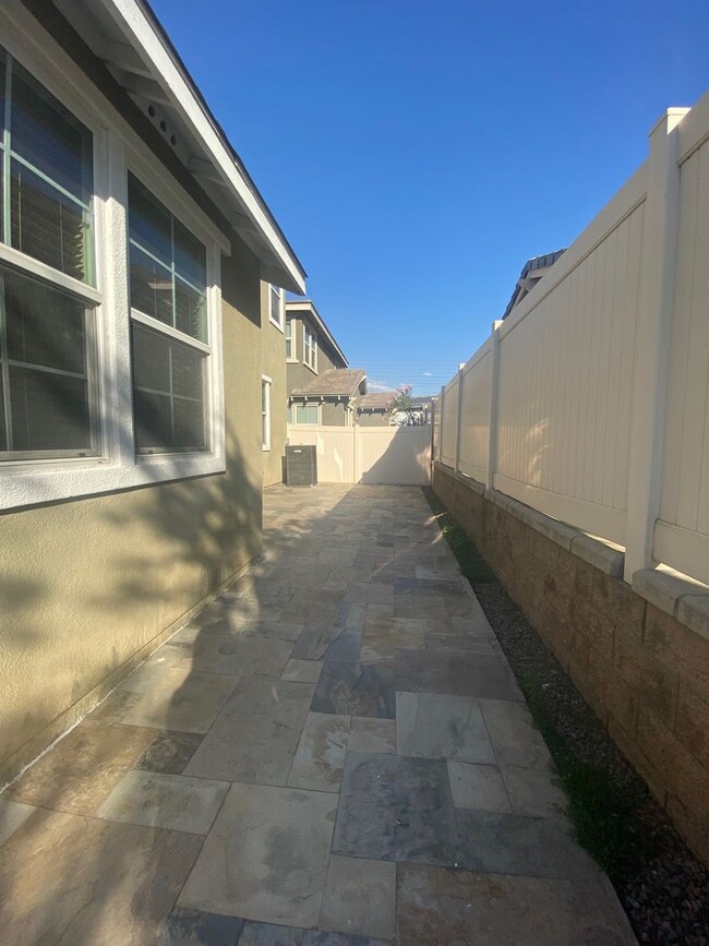 Building Photo - Loma Linda 4 Bedroom Located in Mission La...