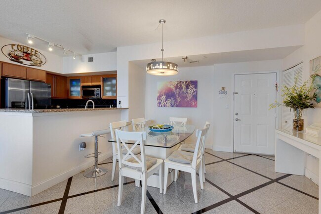Building Photo - 2065 S Ocean Dr