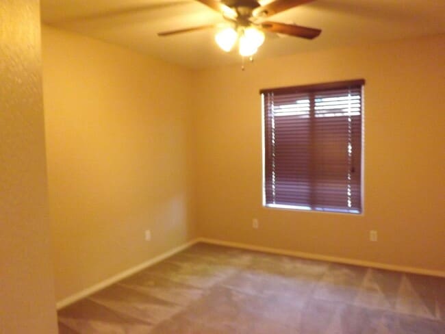 Building Photo - 2201 E Yuma Ave