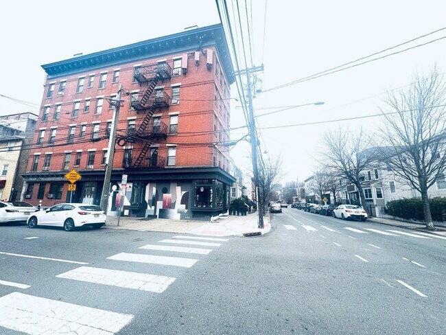 Building Photo - 336 4th St