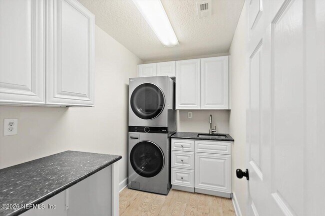 Building Photo - 639 Queens Harbor Blvd